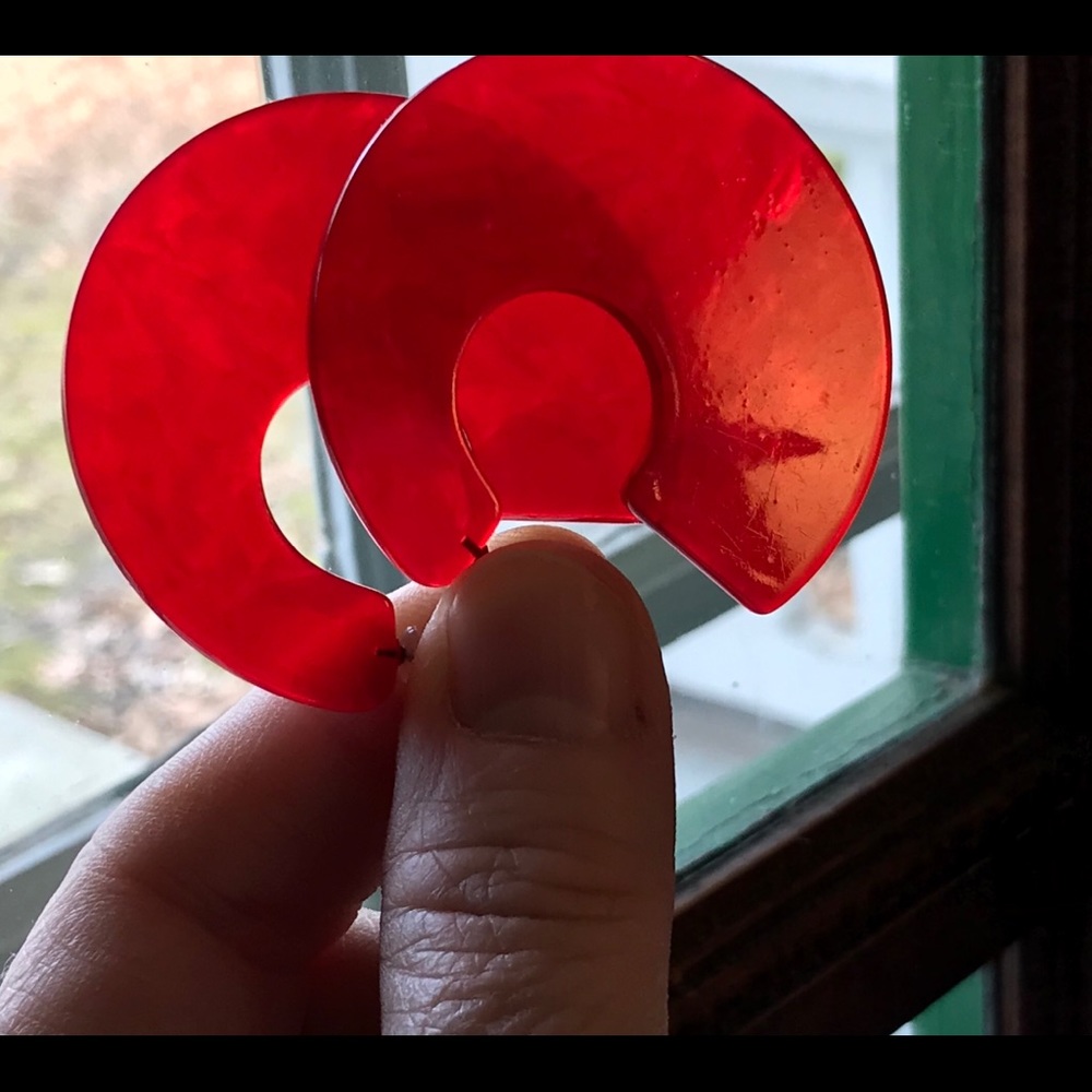 Red Boho statement acrylic twisted circle earrings - Picture 3 of 3